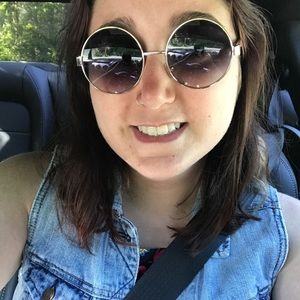 Meet your Posher, Emelie